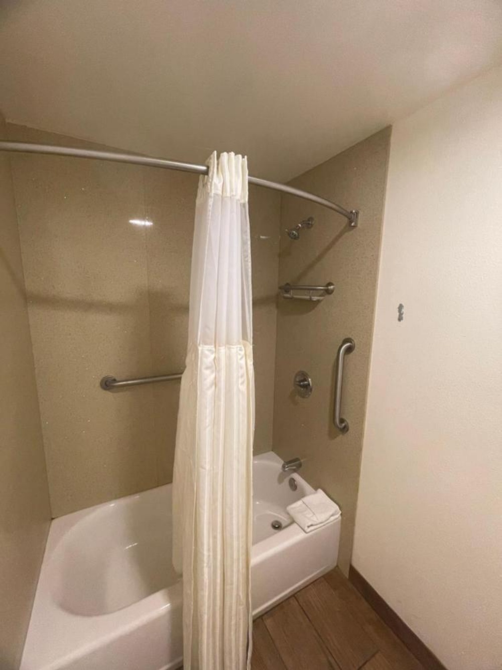 Room image 5